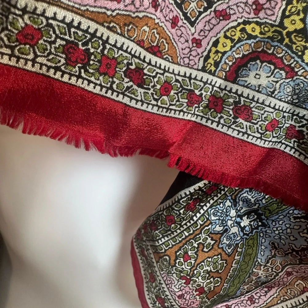 Oscar de la Renta Black and Red Paisley Scarf